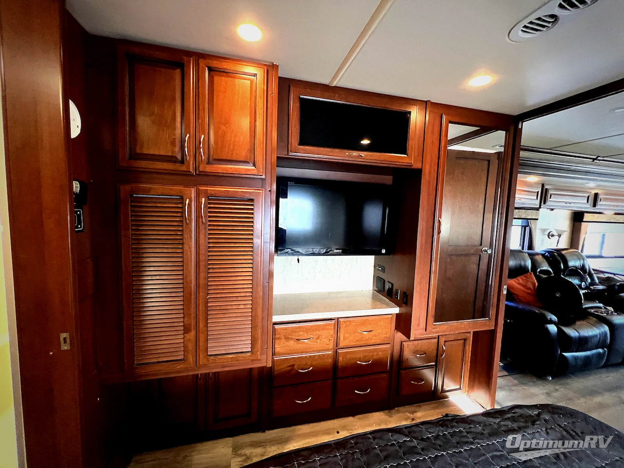 2012 Fleetwood Bounder 35K Photo 13