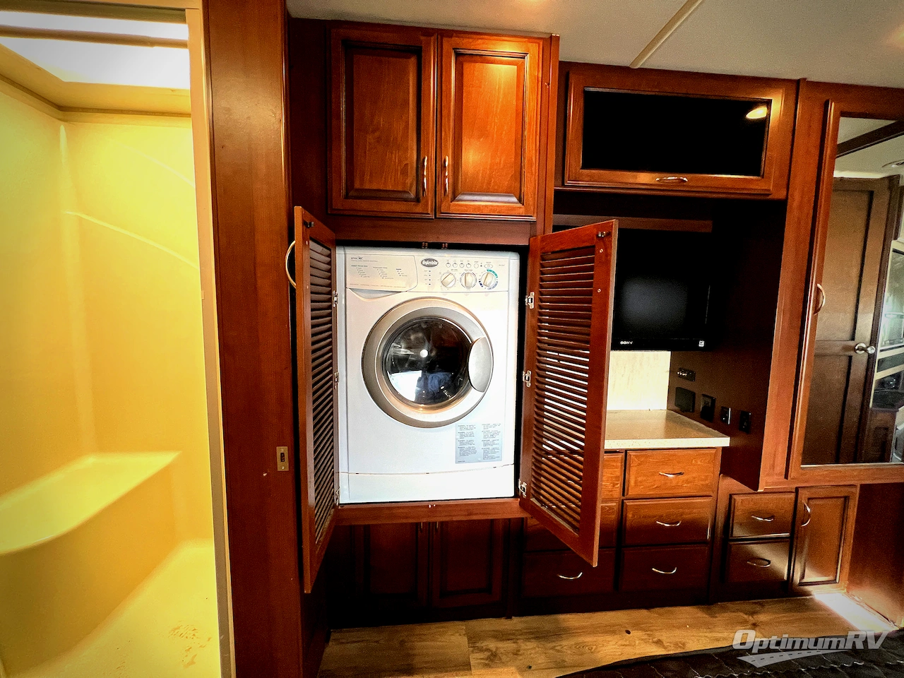 2012 Fleetwood Bounder 35K Photo 14