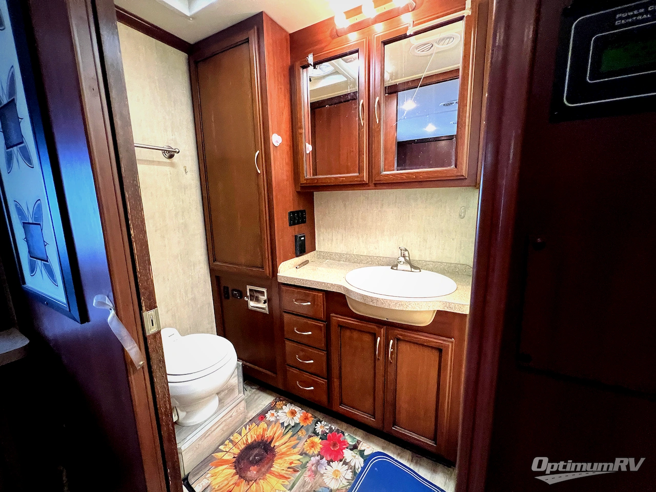 2012 Fleetwood Bounder 35K Photo 16