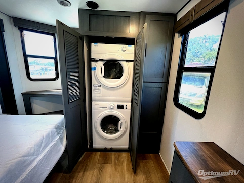 2026 Palomino Puma Destination 421LFT RV Photo 4