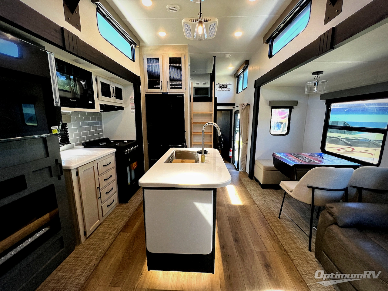 2026 Palomino Puma Destination 421LFT Photo 5