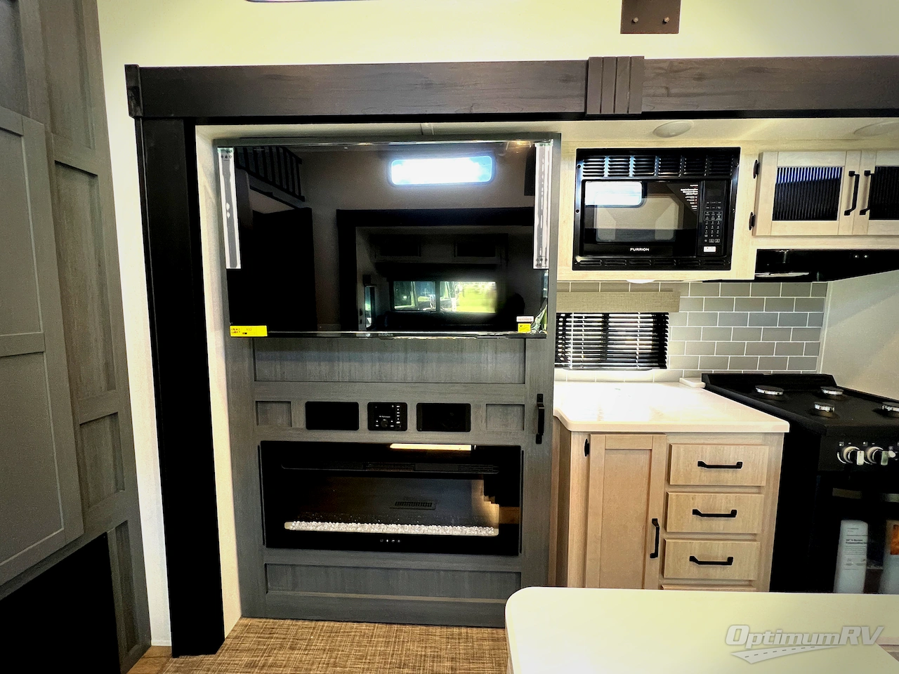2026 Palomino Puma Destination 421LFT Photo 6