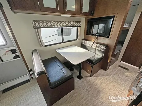 2019 Prime Time Avenger 26BH RV Photo 4