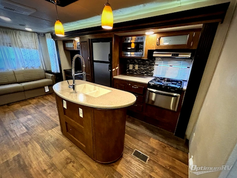 2017 Forest River Wildwood 27REI RV Photo 4