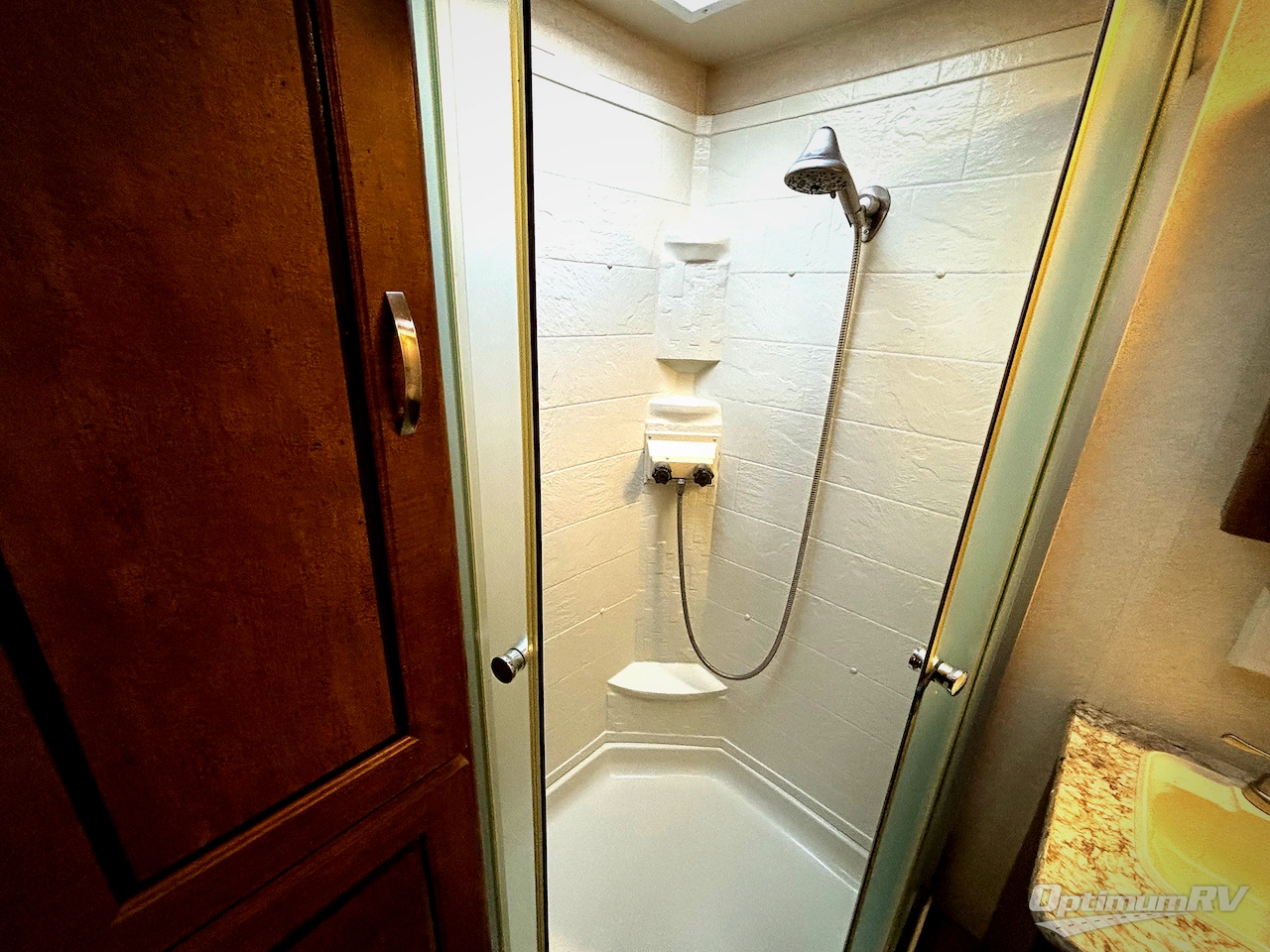 2017 Forest River Wildwood 27REI Photo 9