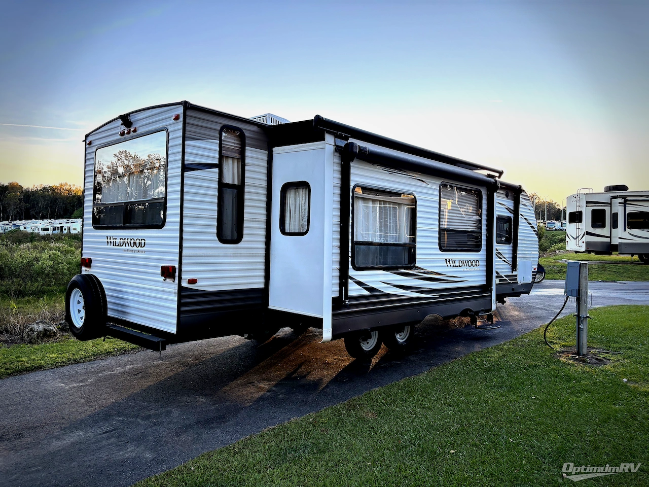 2017 Forest River Wildwood 27REI Photo 2