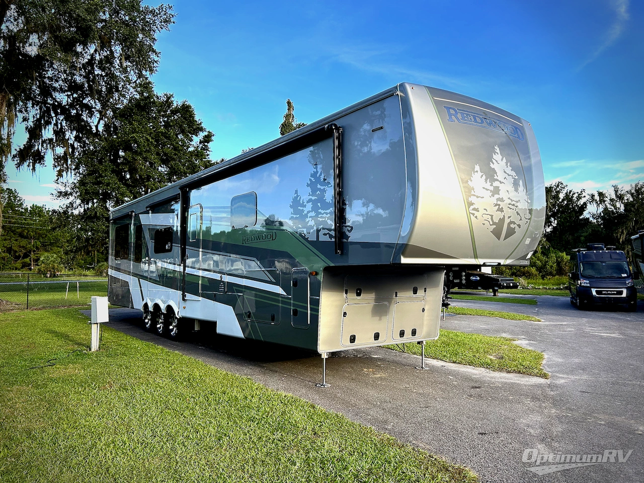2025 Redwood Redwood 415RD Photo 1