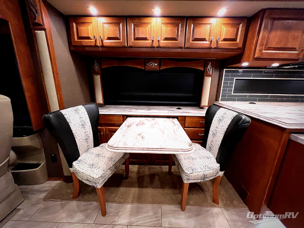 2019 Tiffin Phaeton 40 AH Photo 6