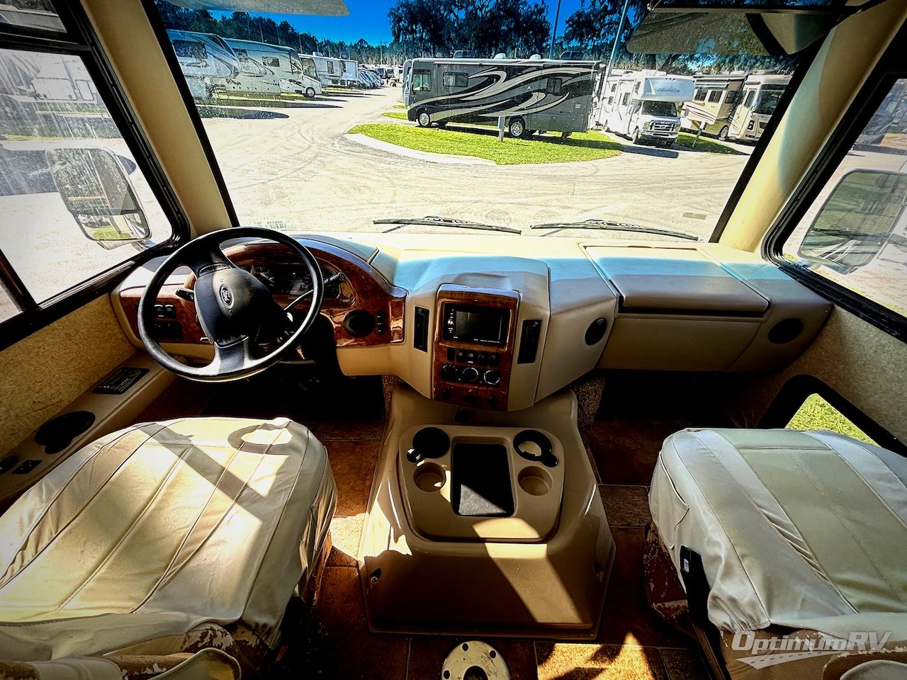 2016 Thor Hurricane 35C Photo 7