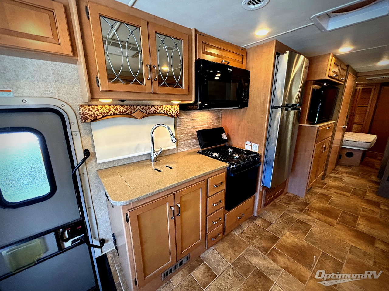 2016 Thor Hurricane 35C Photo 9