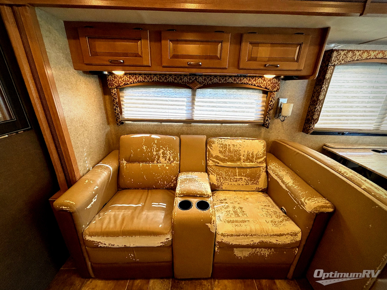 2016 Thor Hurricane 35C Photo 11