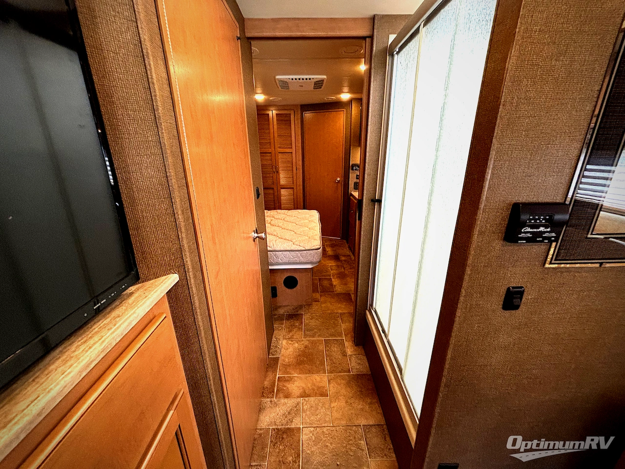 2016 Thor Hurricane 35C Photo 13