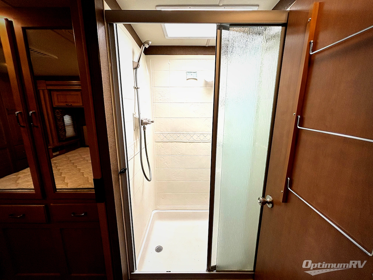 2016 Thor Hurricane 35C Photo 15