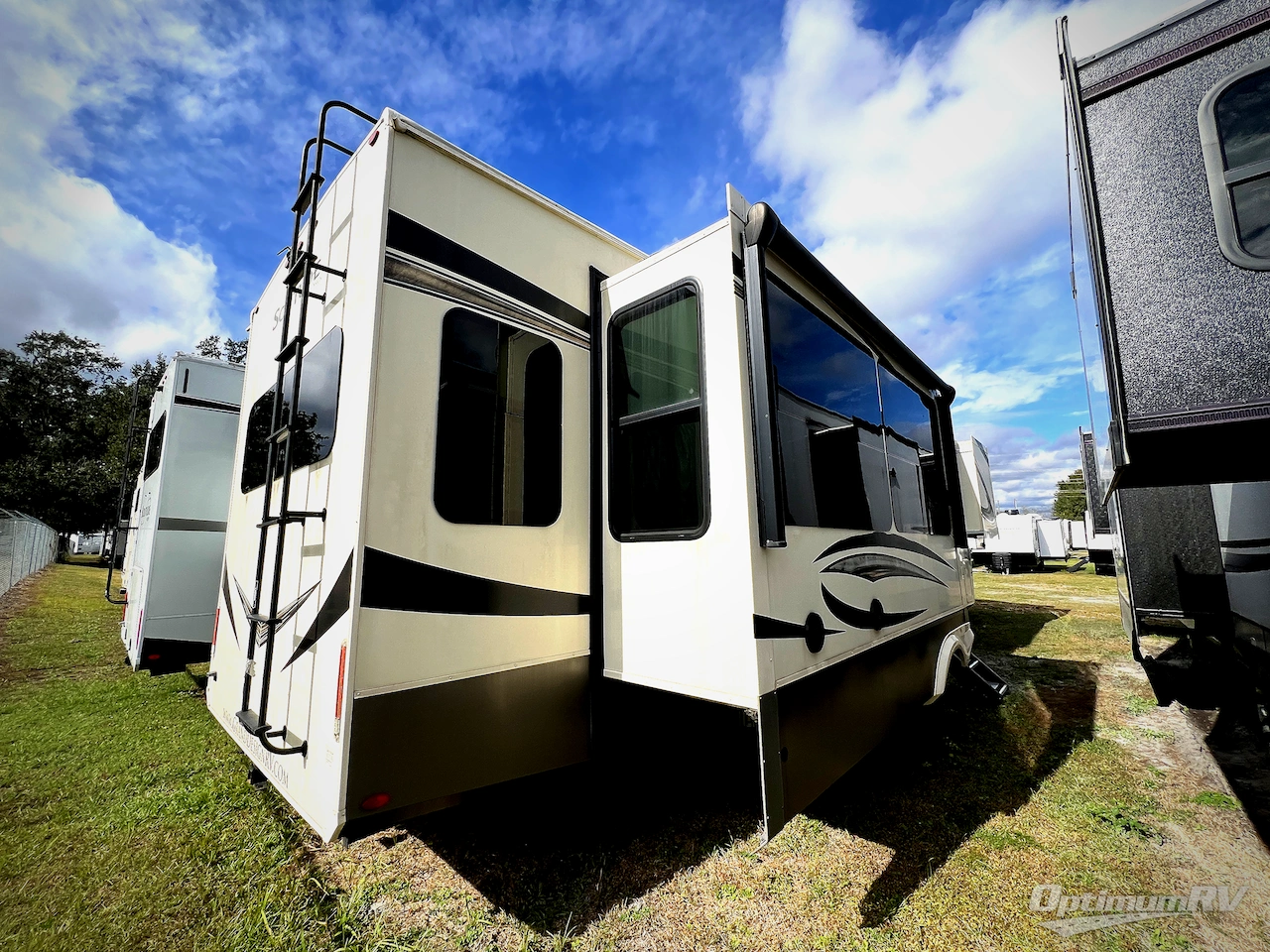 2021 Grand Design Solitude 373FB Photo 3