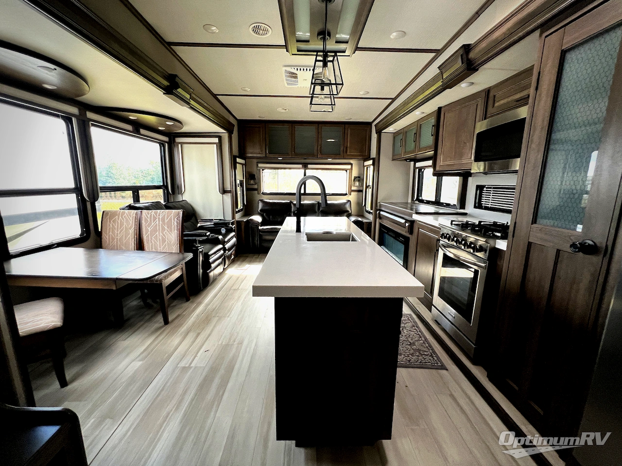 2021 Grand Design Solitude 373FB Photo 4