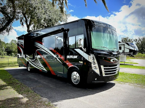 Used 2021 Thor Outlaw 38MB Featured Photo