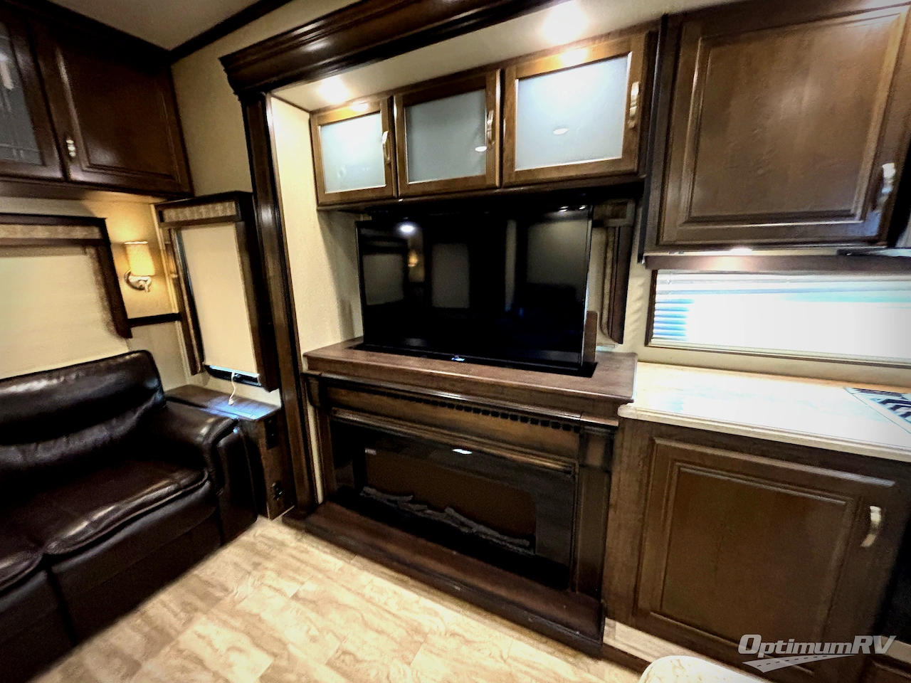 2019 Grand Design Solitude 372WB Photo 18