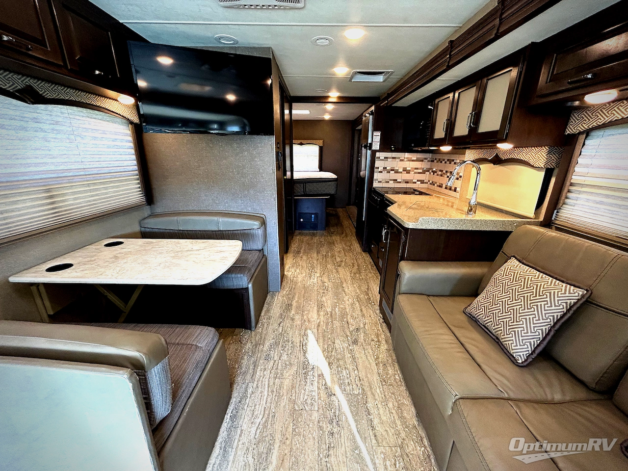 2018 Thor Hurricane 29M Photo 3