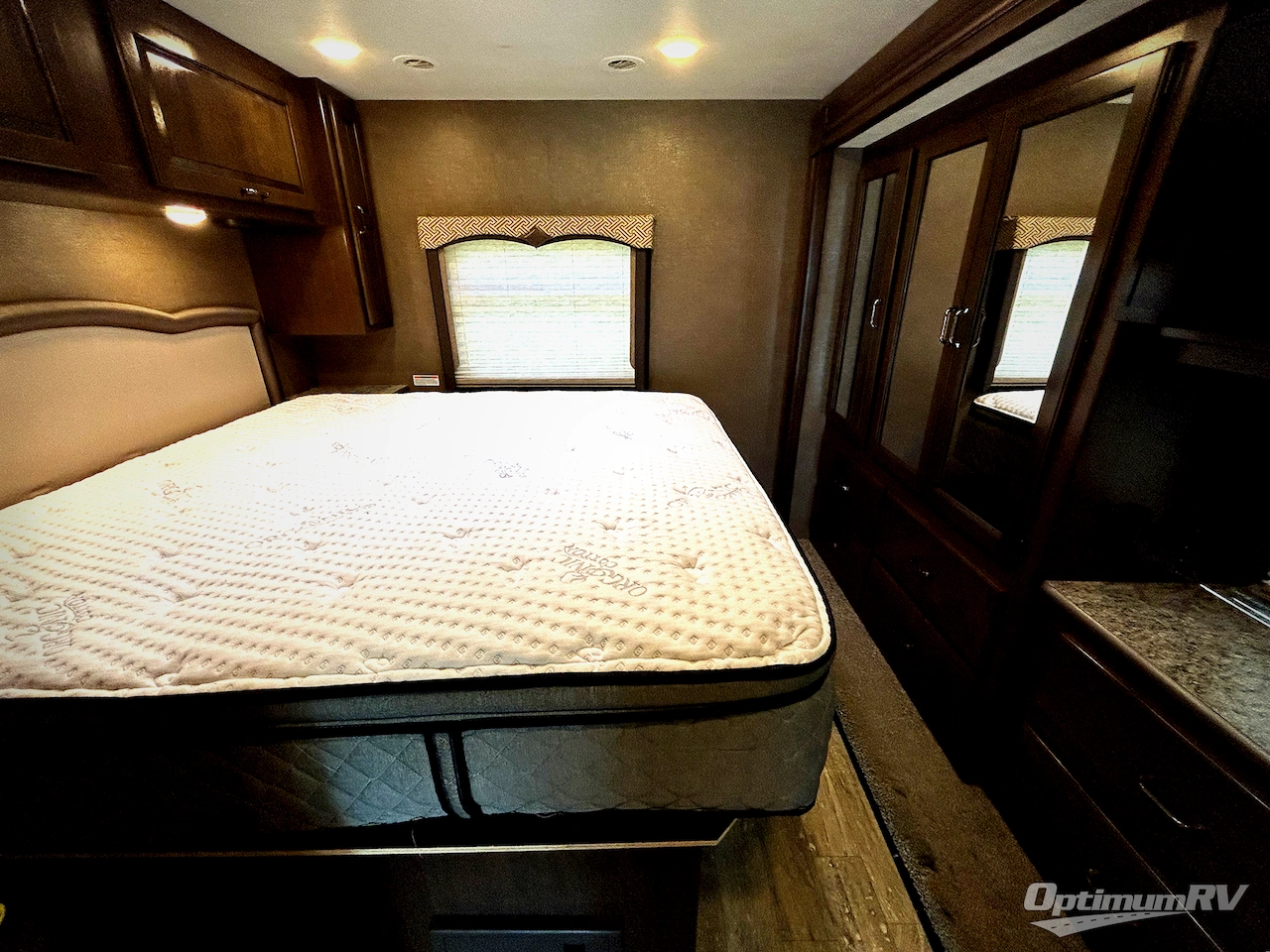 2018 Thor Hurricane 29M Photo 14