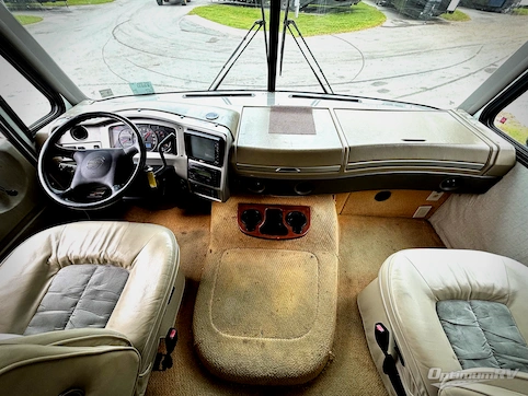 2004 Fleetwood Southwind 37C RV Photo 2