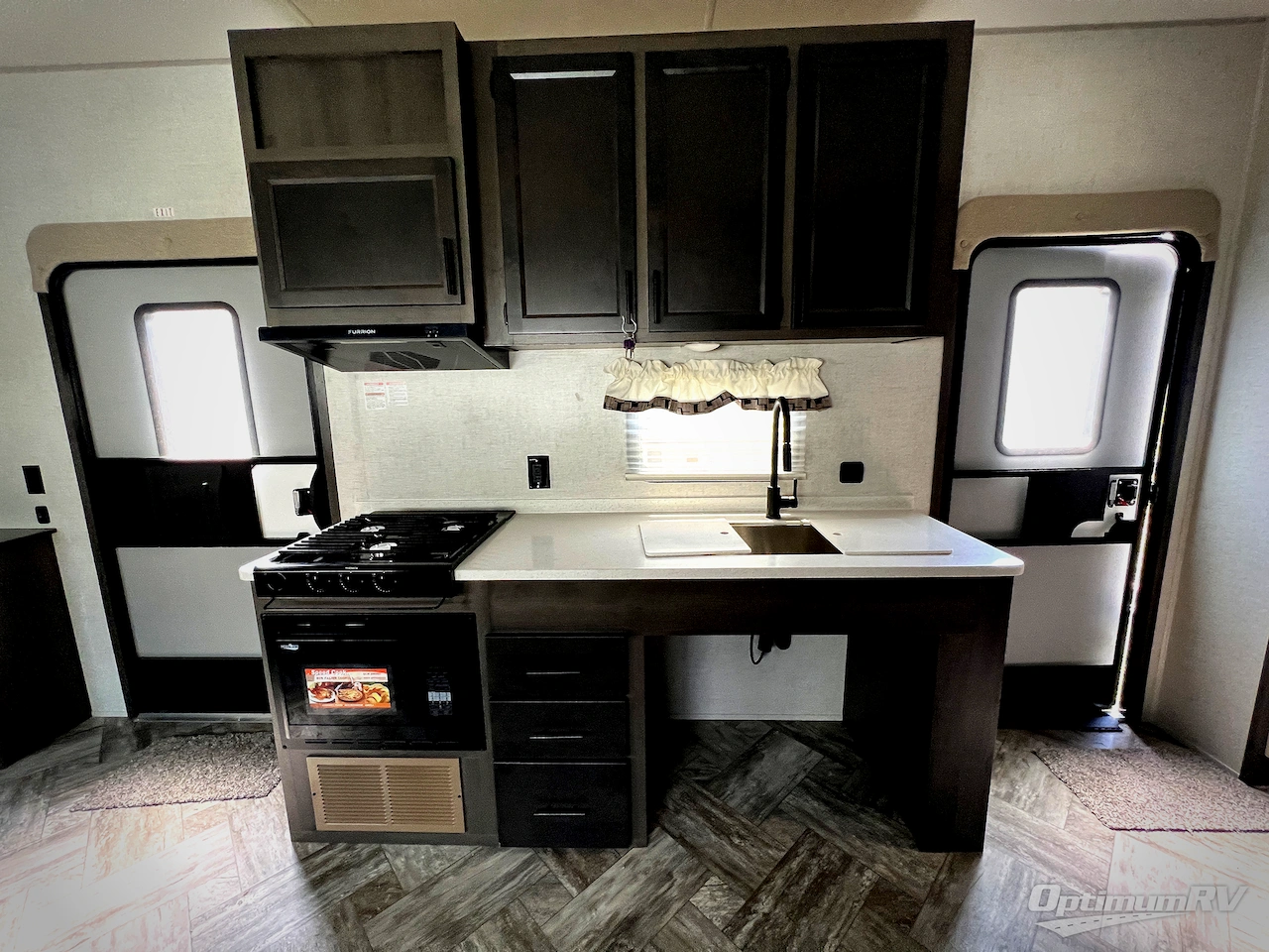 2025 HL Enterprise Hy-Line HY38 Photo 9