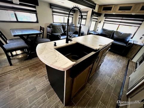 2022 Forest River Cherokee Alpha Wolf 26RL-L RV Photo 3