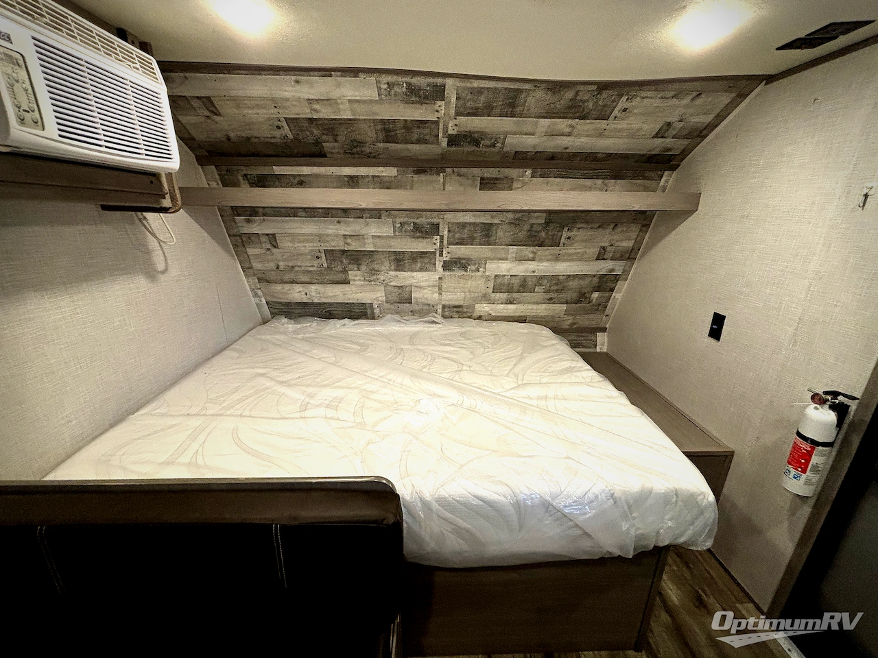 2023 Dutchmen Coleman 17B Photo 7