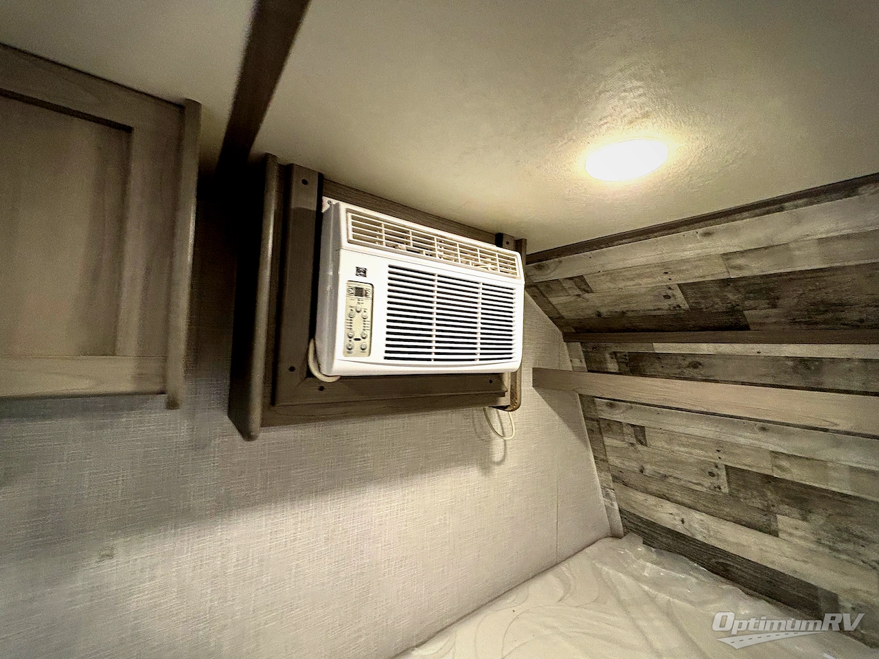 2023 Dutchmen Coleman 17B Photo 8