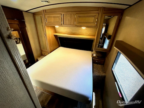 2017 Dutchmen Denali 325RL RV Photo 4