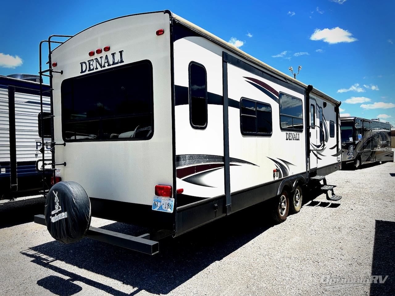 2017 Dutchmen Denali 325RL Photo 2