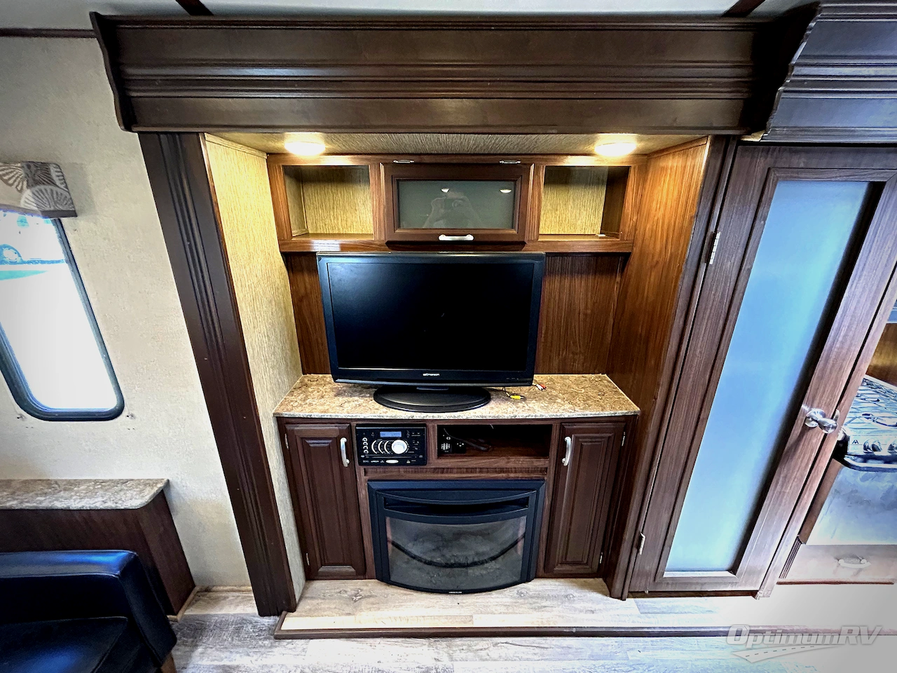 2017 Dutchmen Denali 325RL Photo 9