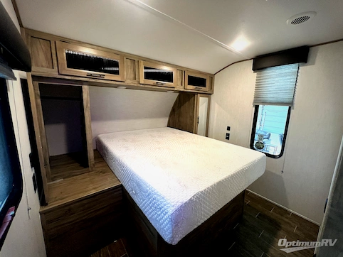 2022 Forest River Cherokee Alpha Wolf 26RB-L RV Photo 4