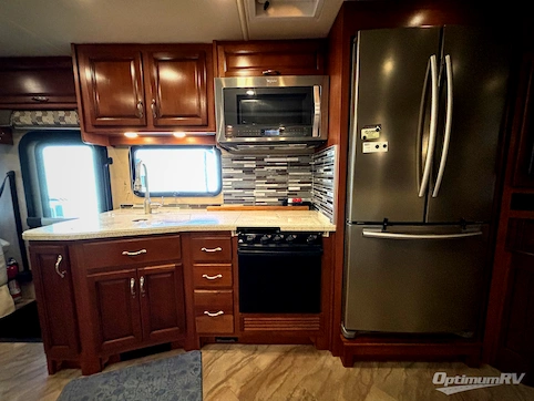 2016 Fleetwood Bounder 35K RV Photo 2