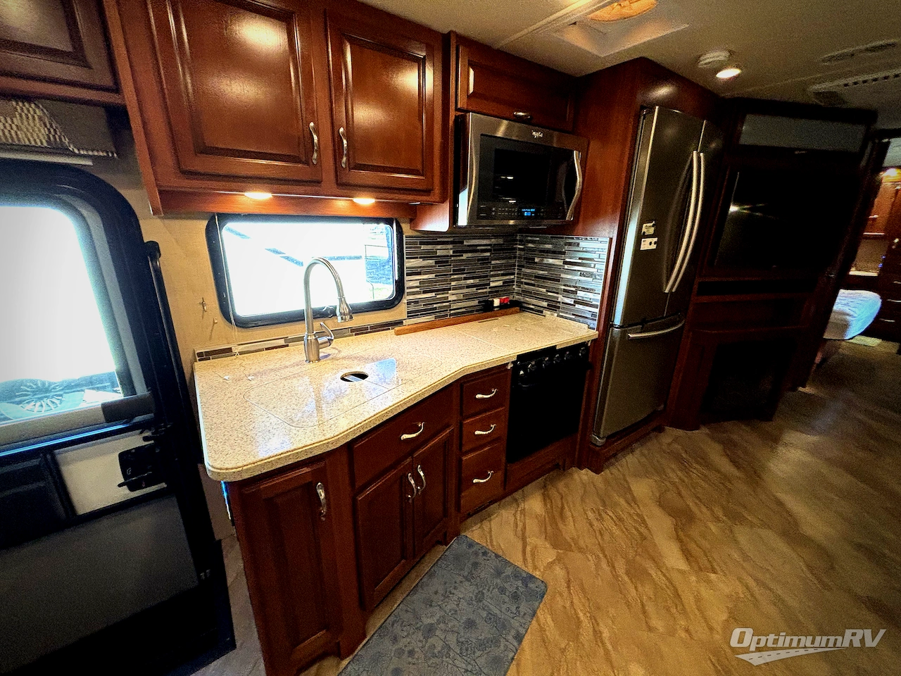 2016 Fleetwood Bounder 35K Photo 10