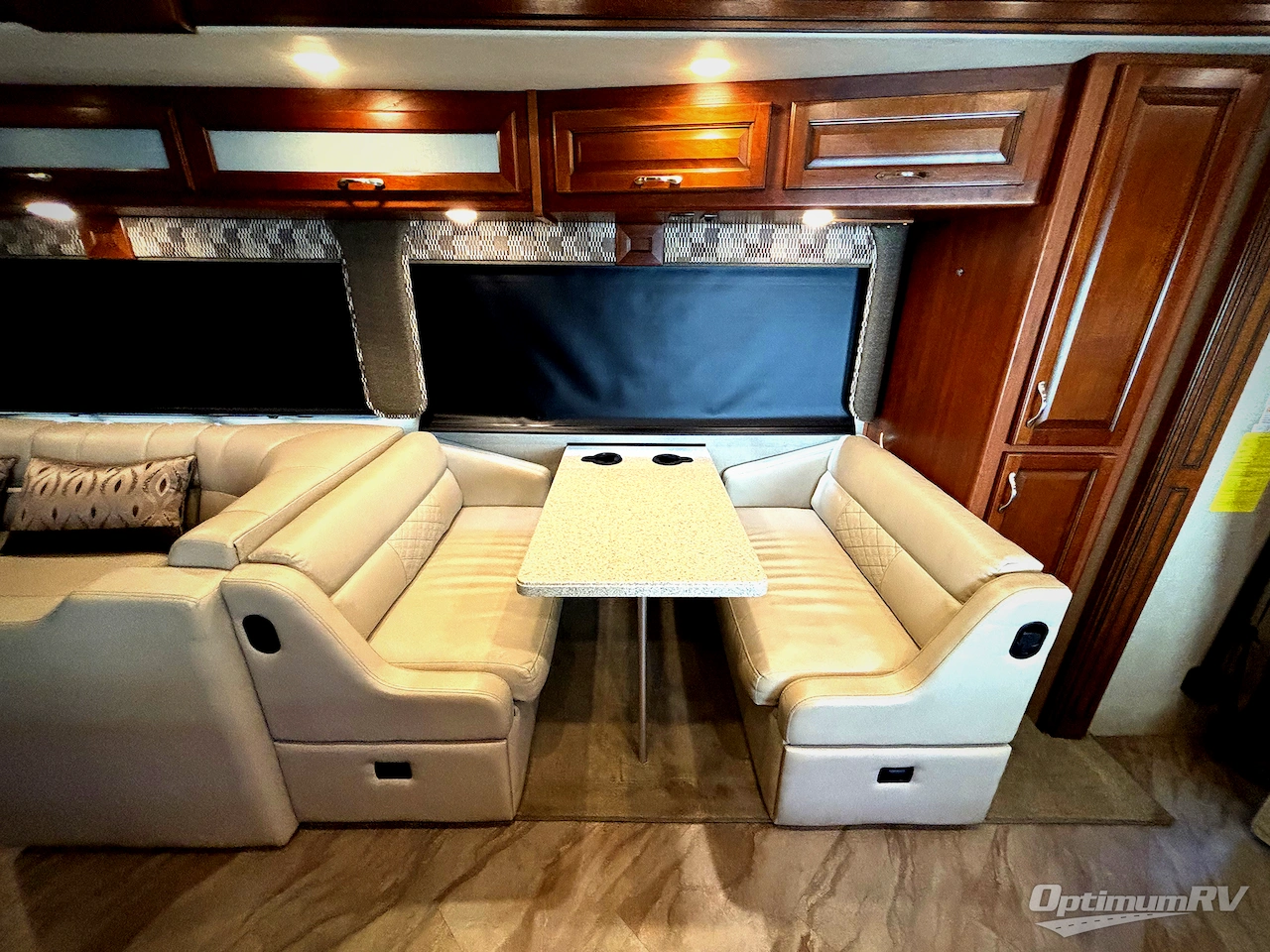 2016 Fleetwood Bounder 35K Photo 11