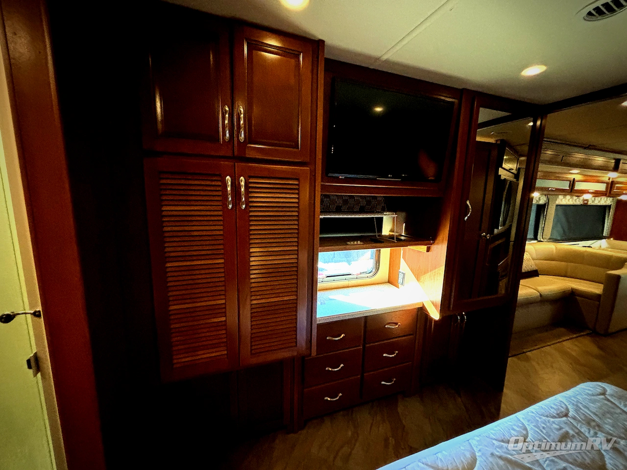 2016 Fleetwood Bounder 35K Photo 17