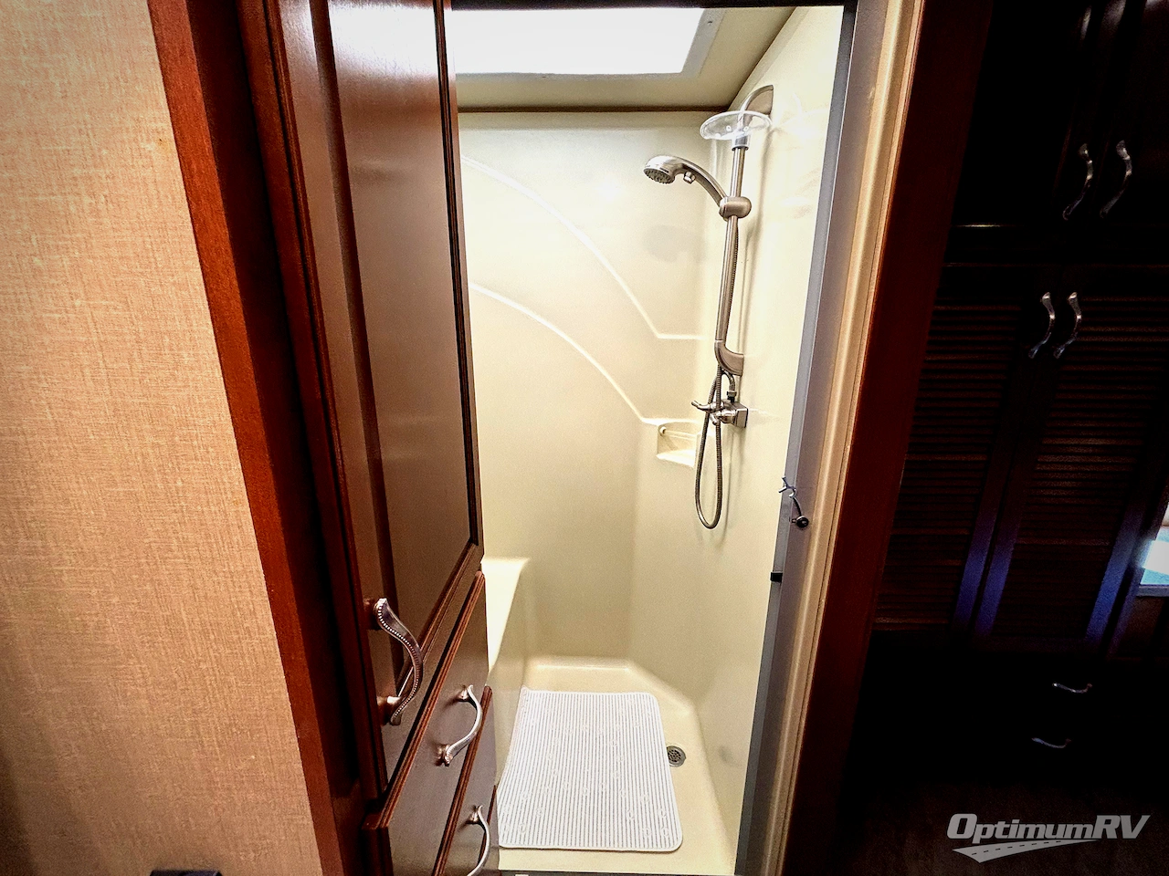 2016 Fleetwood Bounder 35K Photo 19