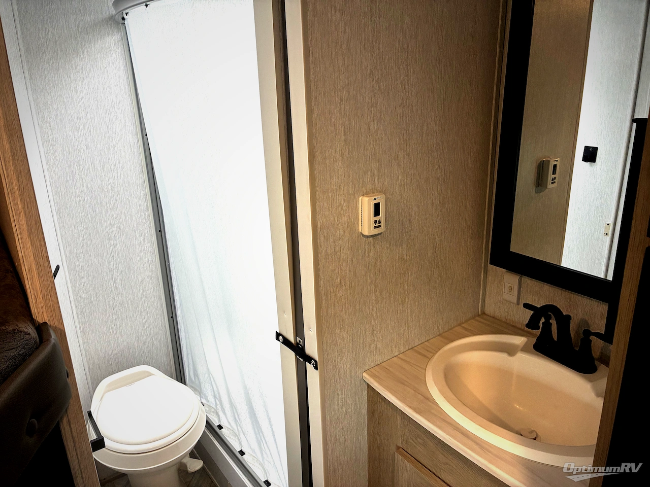 2024 Forest River Wildwood X-Lite 19DBXL Photo 8