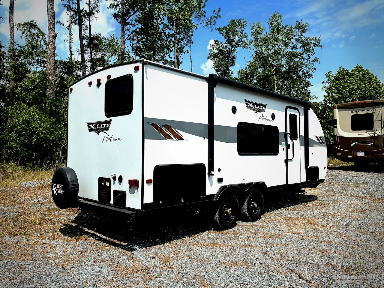 2024 Forest River Wildwood X-Lite 19DBXL Photo 2