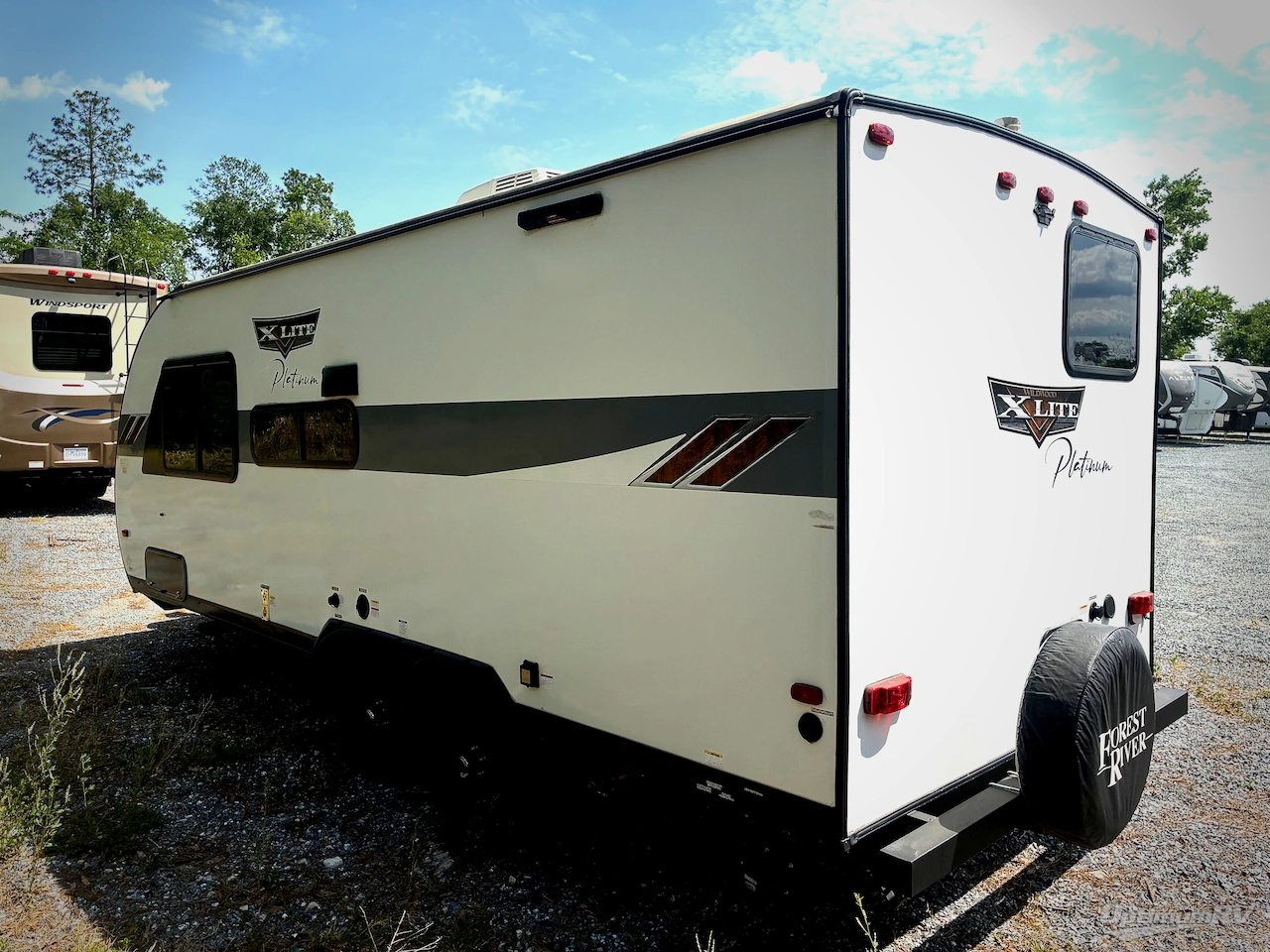 2024 Forest River Wildwood X-Lite 19DBXL Photo 3