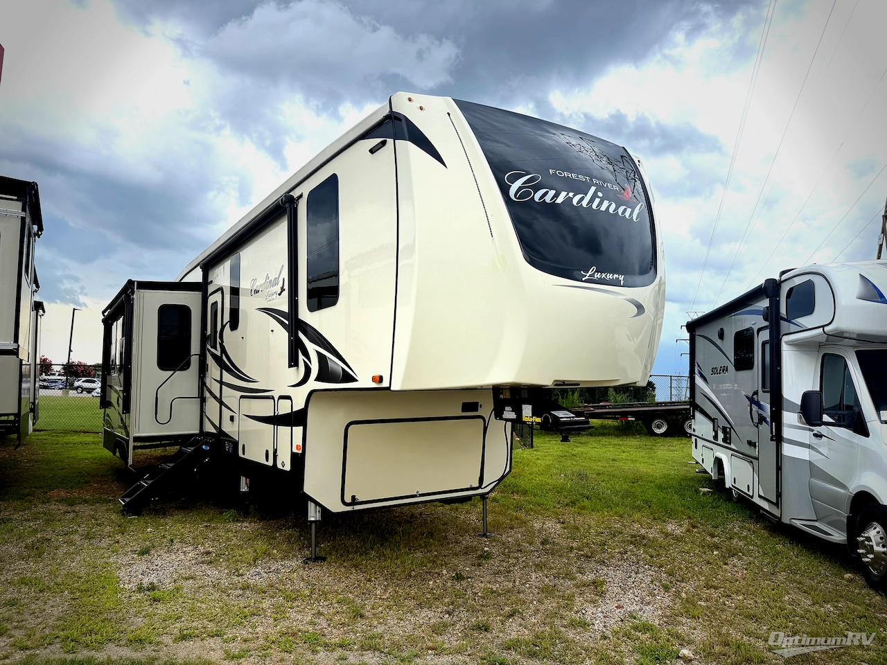 2020 Forest River Cardinal Luxury 335RLX Photo 1