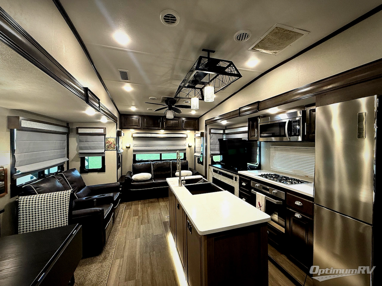 2020 Forest River Cardinal Luxury 335RLX Photo 2