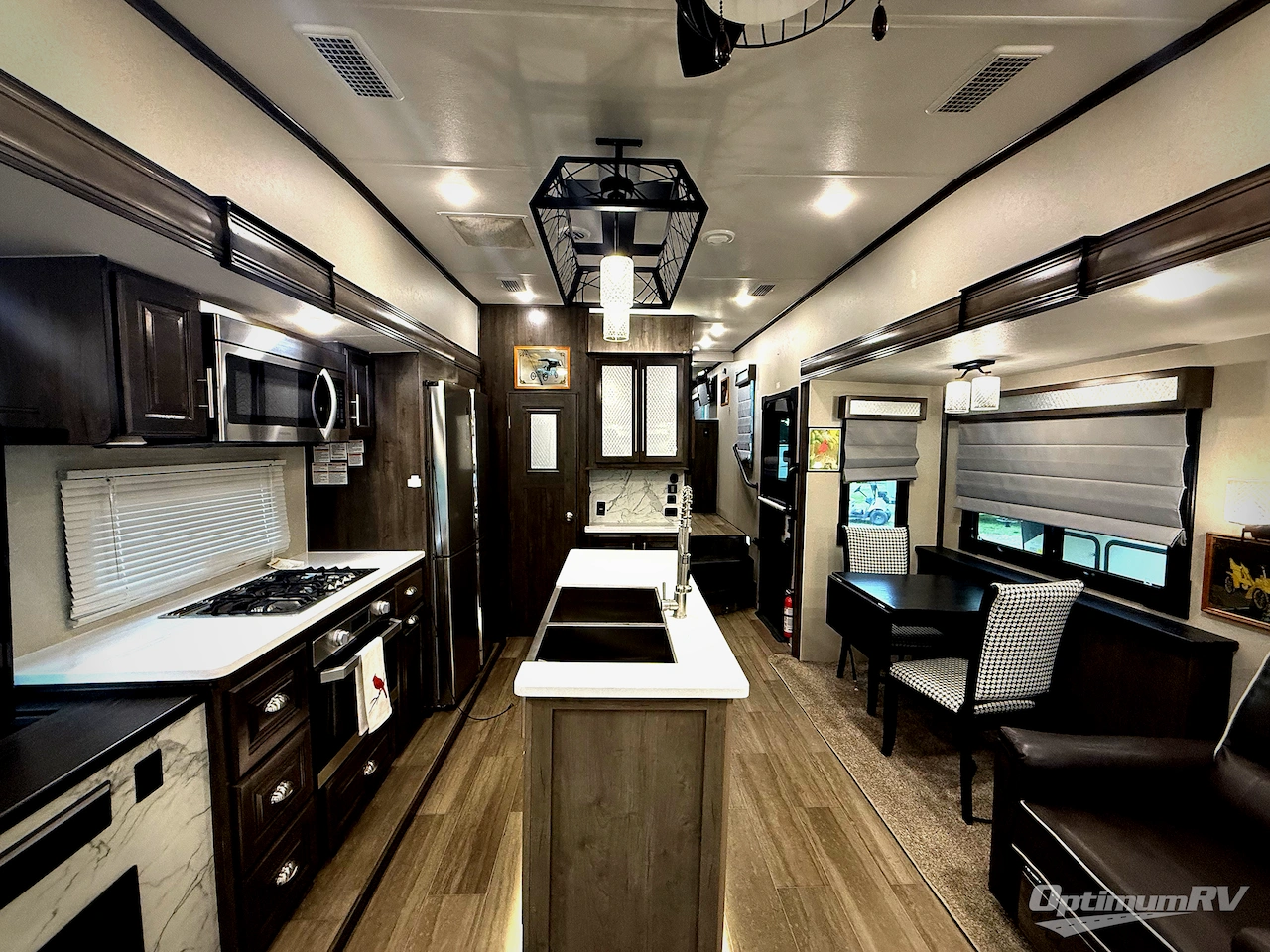 2020 Forest River Cardinal Luxury 335RLX Photo 3