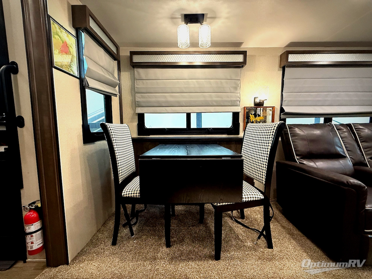 2020 Forest River Cardinal Luxury 335RLX Photo 4