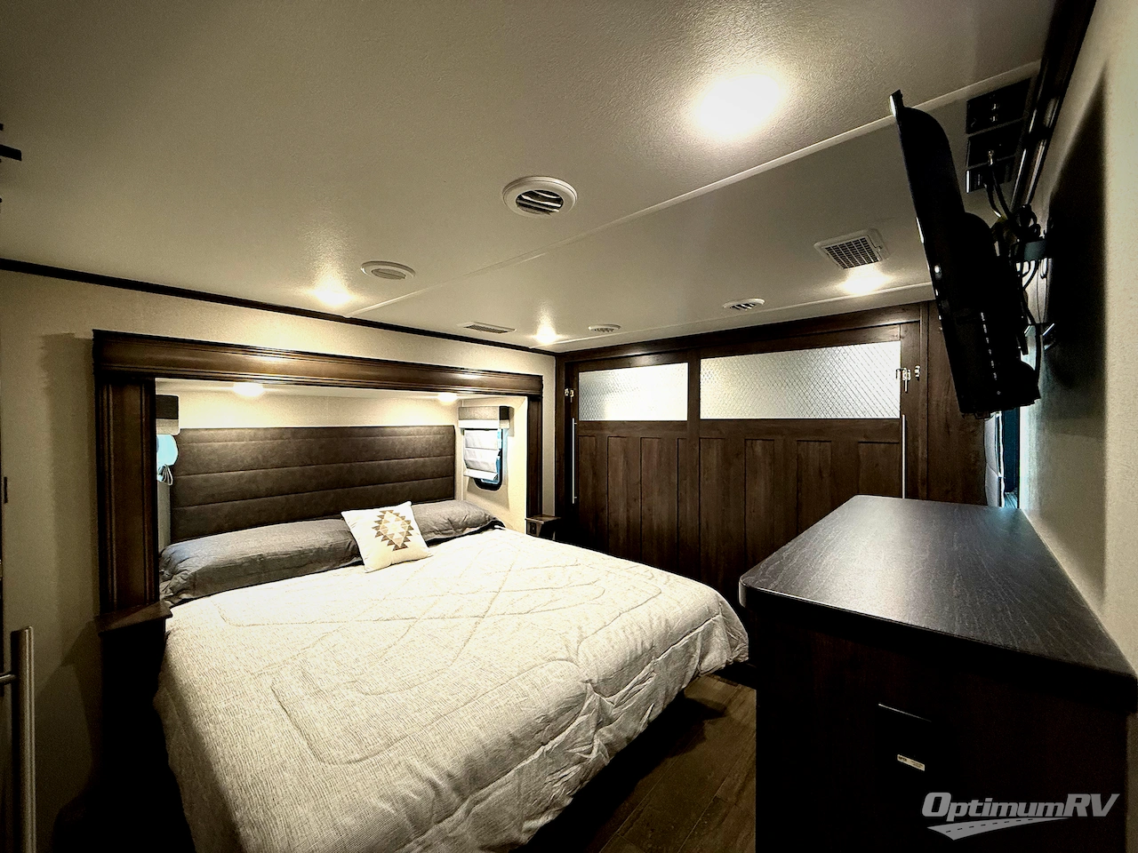 2020 Forest River Cardinal Luxury 335RLX Photo 14