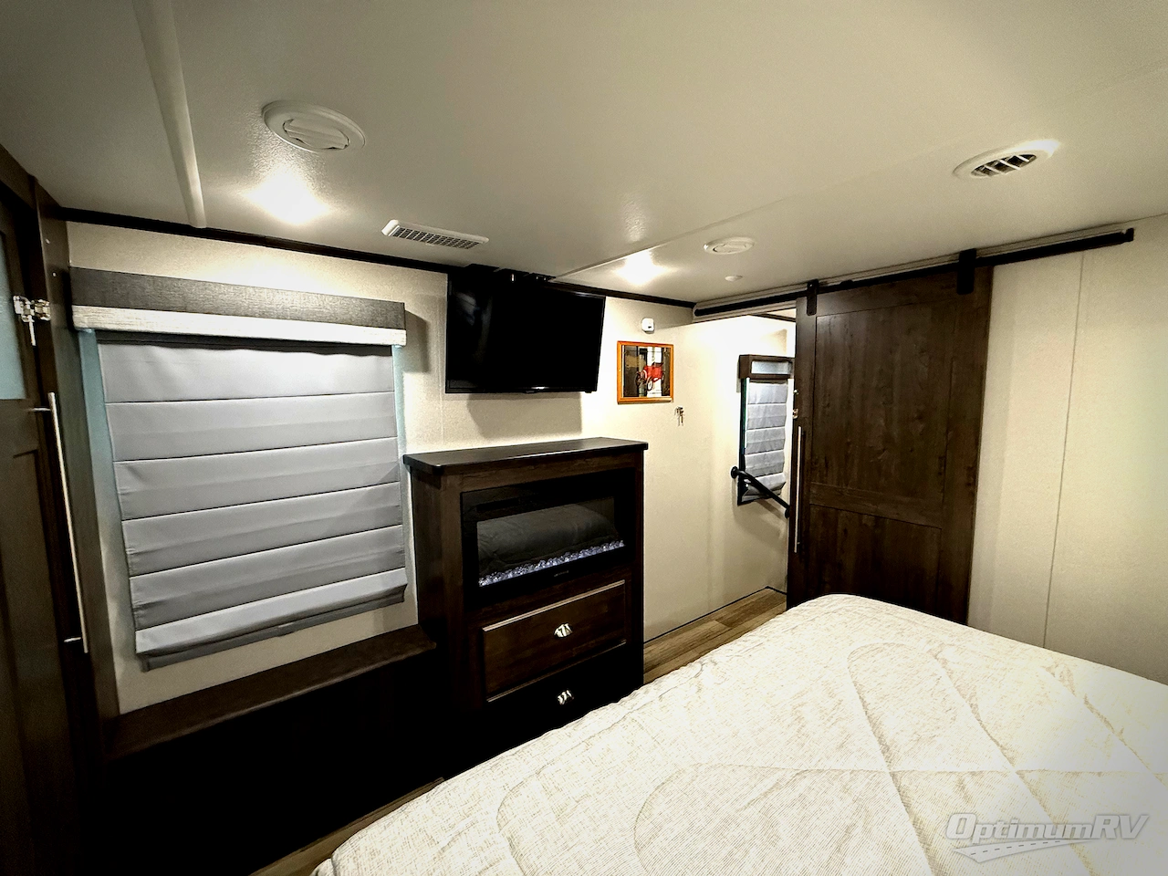 2020 Forest River Cardinal Luxury 335RLX Photo 15