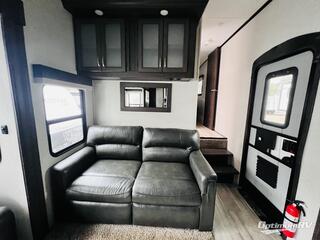 2022 Shasta Phoenix 367BH RV Photo 2