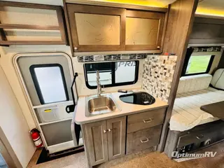 2017 Winnebago Fuse 23A RV Photo 3