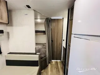 2022 Gulf Stream Kingsport Ultra Lite 248BH RV Photo 4