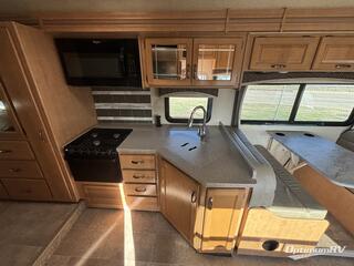 2017 Thor Chateau 31W RV Photo 3